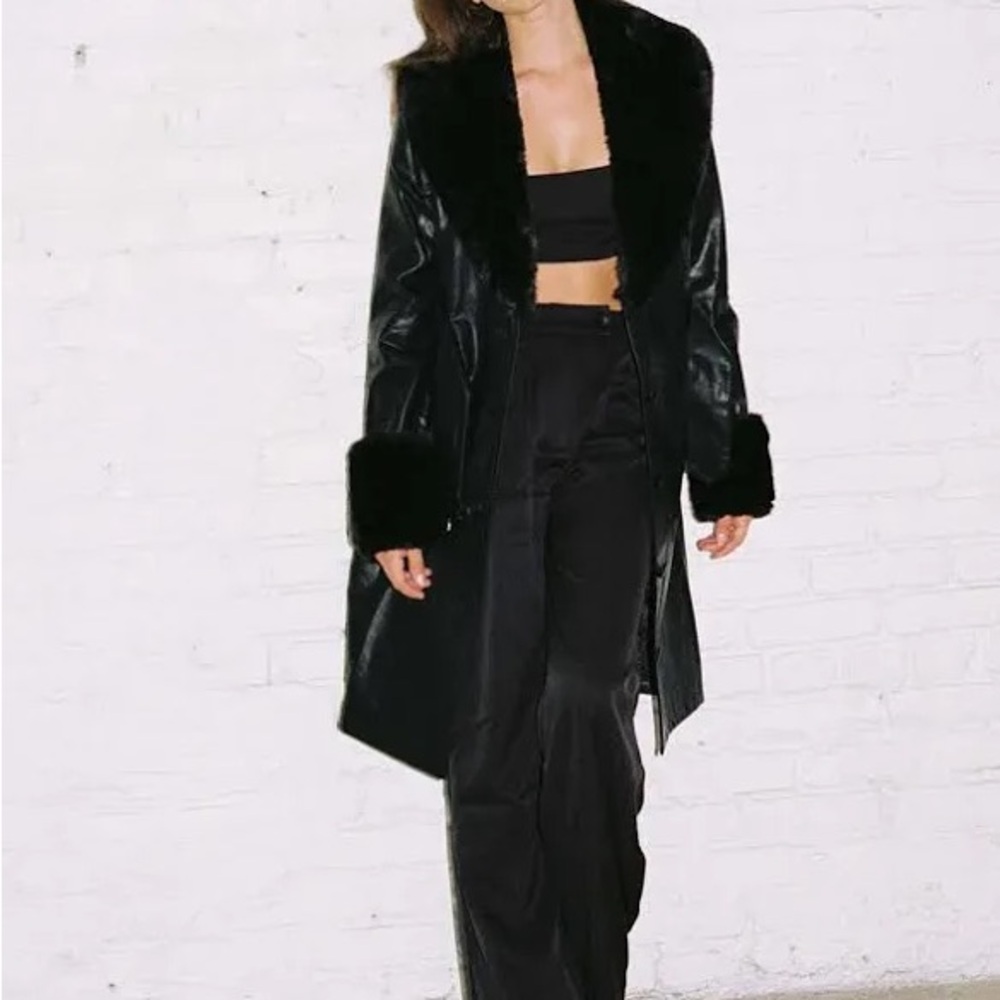 Lioness Brooklyn faux fur trim trench coat with belt - Picture 3 of 3